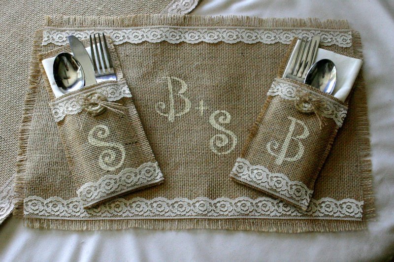 DIY envelopes for spoons and forks from burlap