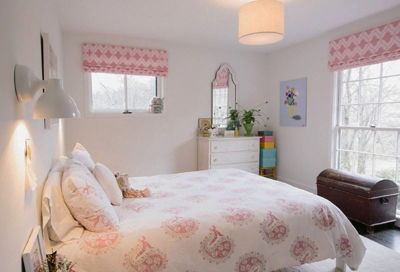 Bedspread with pink patterns on the bed of a teenage girl