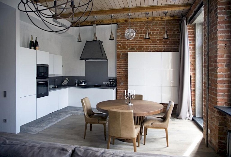 Cuisine de style loft avec des éléments modernes