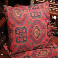 Bantal terang bergaya Oriental