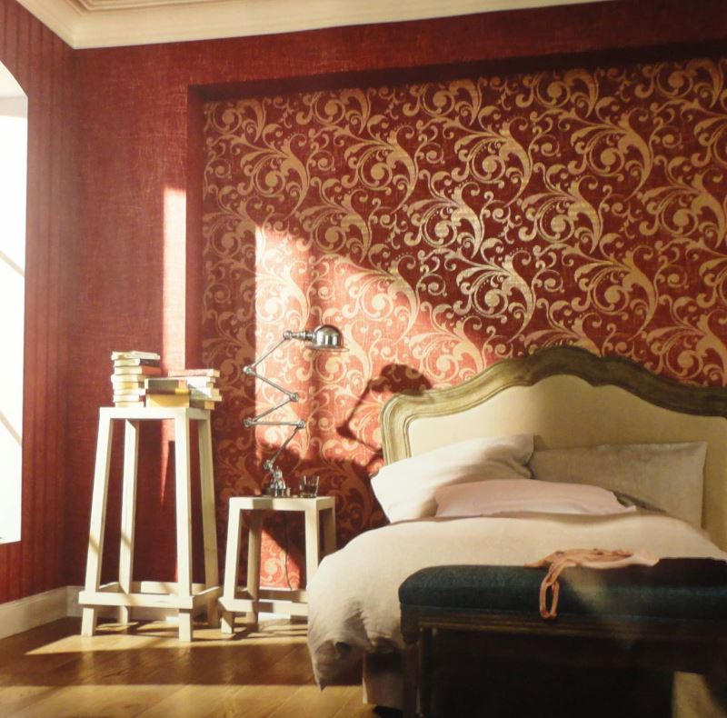 Wallpaper with gold patterns on a burgundy background