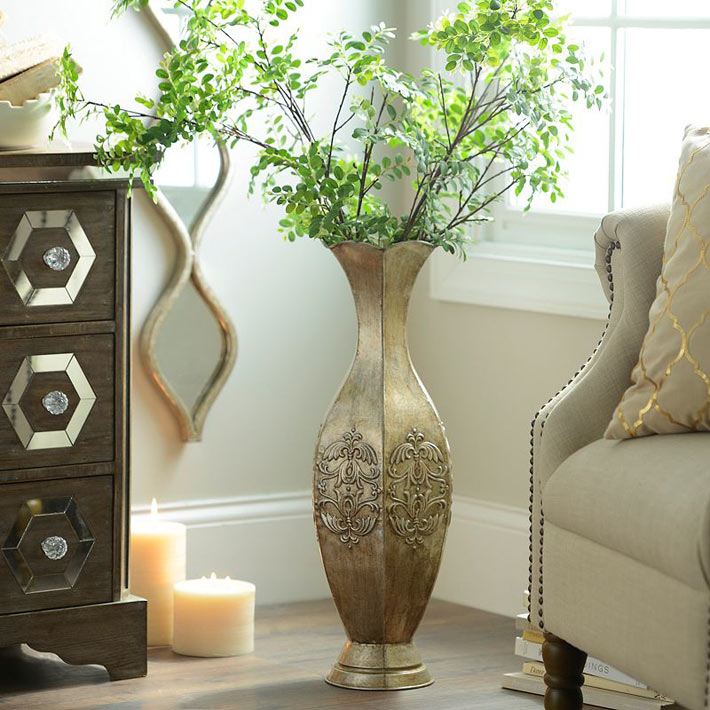 Vase of copper between the sofa and the chest of drawers