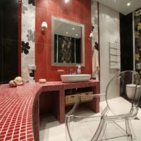 Menyelesaikan countertop di bilik mandi dengan mozek merah