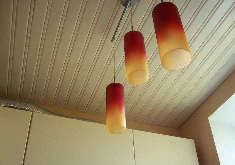 Slatted ceiling in plastic in the interior of the kitchen