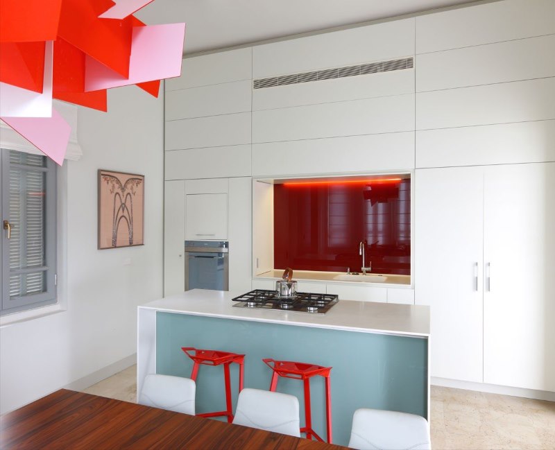 Red accents in the interior of minimalism