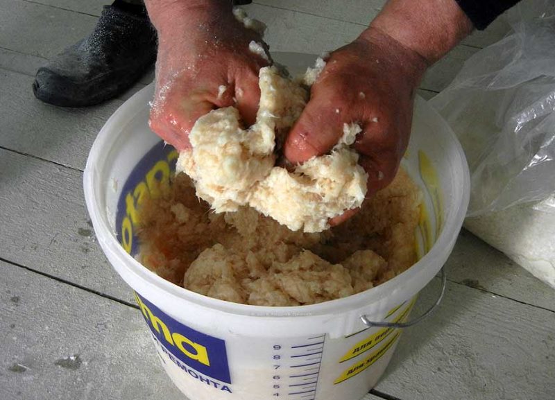 Soaking liquid wallpaper in water