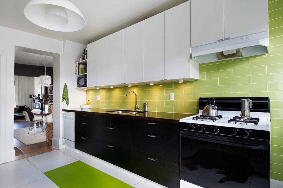 Kitchen set in black and white