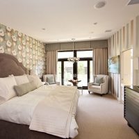 Vertical stripes on the non-woven wallpaper in the bedroom