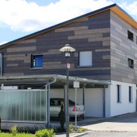 Facade cladding with metal panels