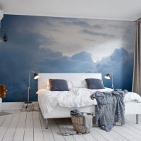 Awan di mural di dalam bilik tidur