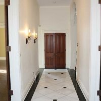 Porcelain floor in narrow corridor