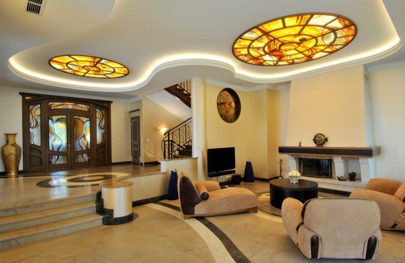 Stained glass lamps on the ceiling of the living room