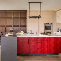 The combination of gray and red colors in the interior of the kitchen