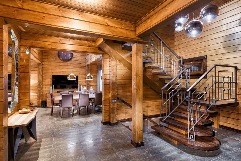 Lacquered walls in the lobby of a house made of timber