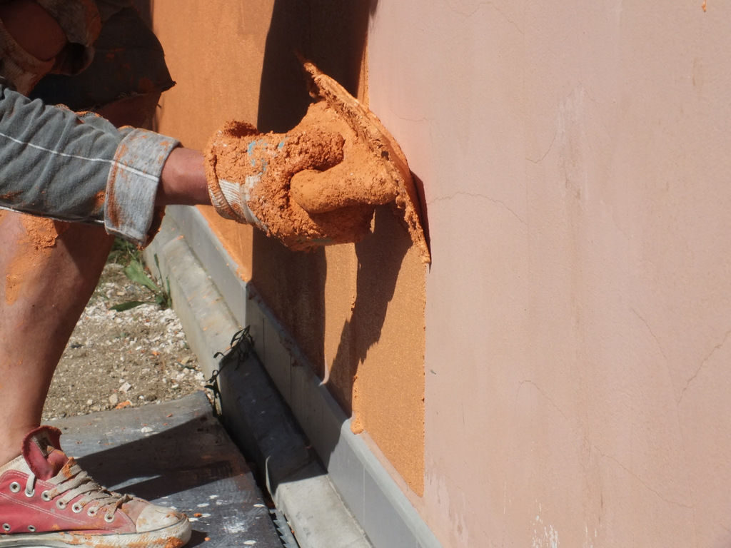 Permohonan plaster hiasan di muka depan rumah