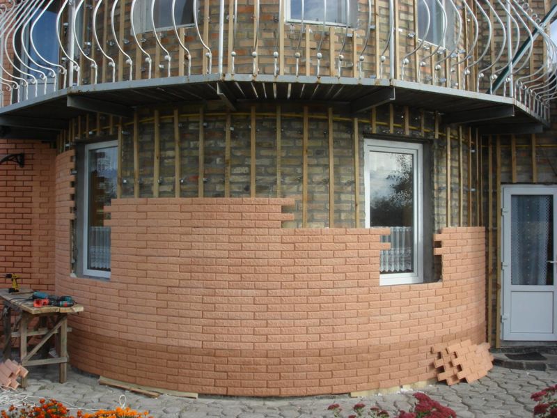 Finishing the facade of the house with masonry panels