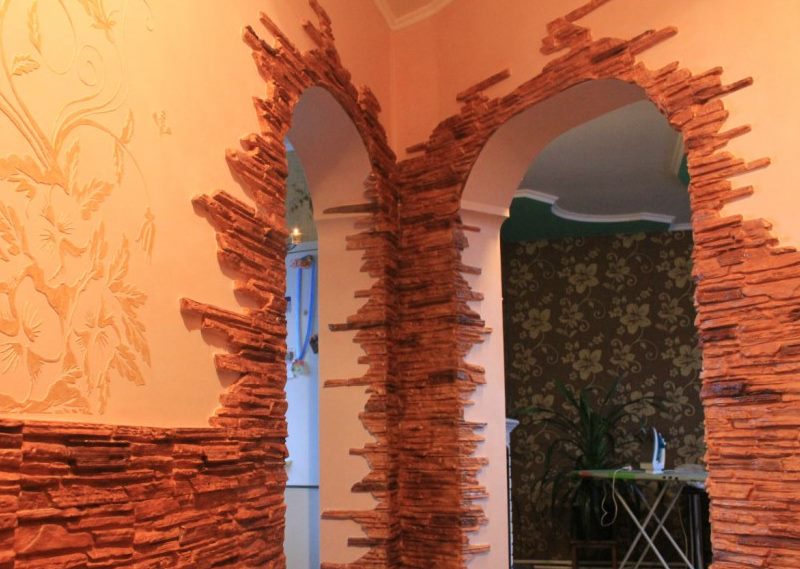 hallway wall decoration with natural stone