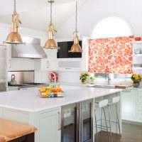 Roller blind with bright red ornament