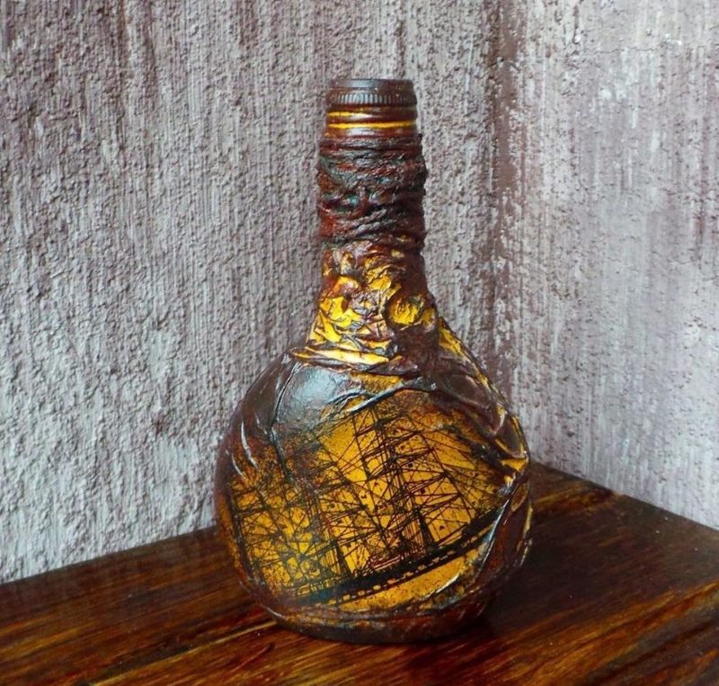 Perahu layar Vintage pada botol hiasan