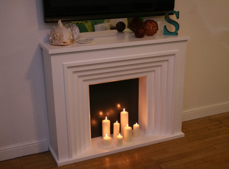 Do-it-yourself decorative fireplace with paraffin candles