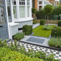 Ceramic path from the gate to the house