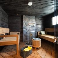 Small bath in dark colors