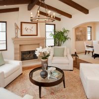 Arched opening between the living room and dining room