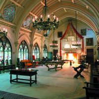 Interior bilik gaya Gothic