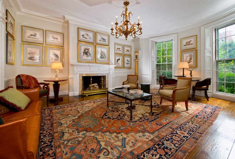 Large carpet in the interior of the hall of a private house