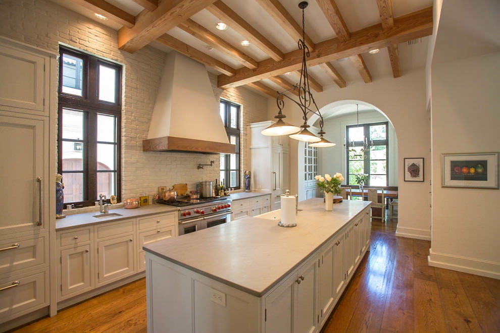 Windows without curtains in the interior of the kitchen