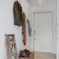 Improvised hanger in a narrow hallway