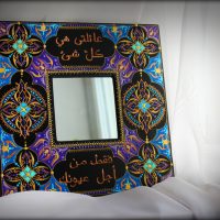 Oriental-style mirror frame design