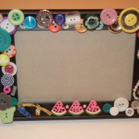 Using a variety of buttons for interior decoration