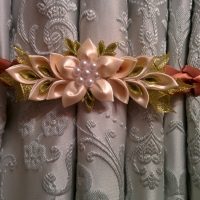 Satin curtain clip