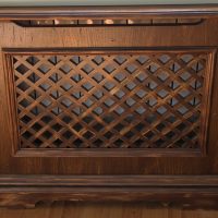 Lattice box on a heating radiator