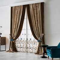 Curtains Brown dengan Blue Garters