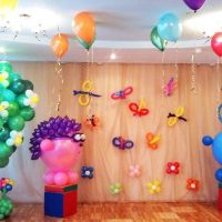 Bright decoration of the room for the birthday of the child