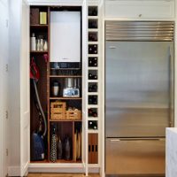 Armoire dans la cuisine d'un appartement en ville