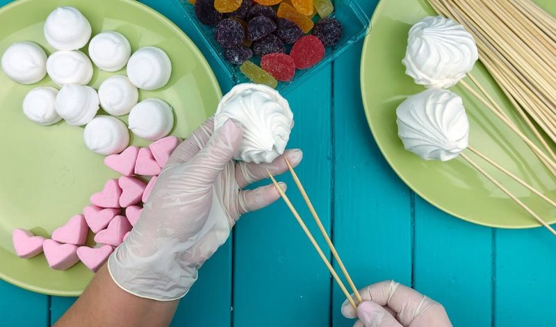 The process of making a sweet bouquet