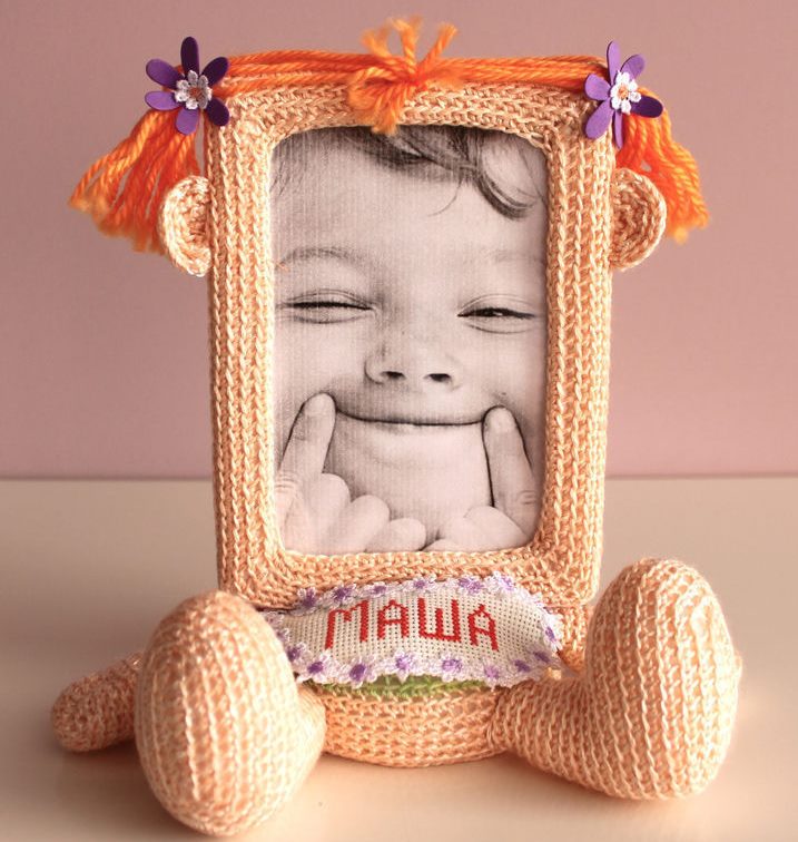 Knitted photo frame for a daughter named Masha