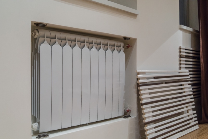 Decorating a radiator with a removable screen