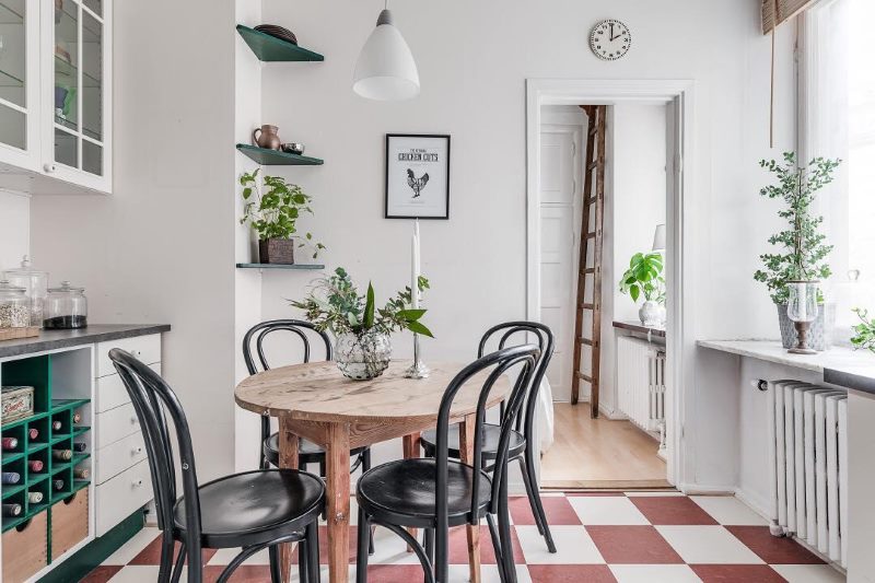 Interior dapur moden dengan warna putih