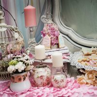 Table decoration with a decorative cage with birds