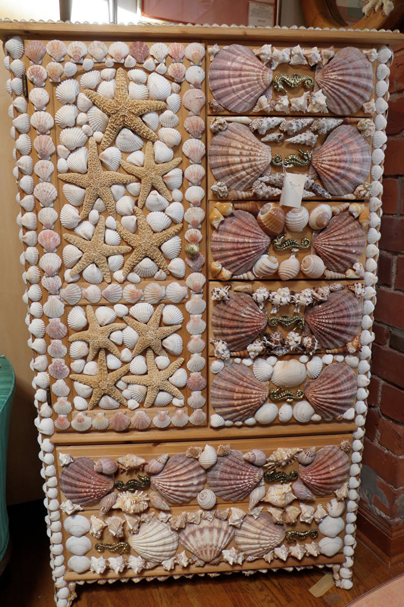 Décoration d'armoire de bricolage avec des coquilles de bricolage