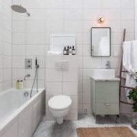 Green plants in the bathroom