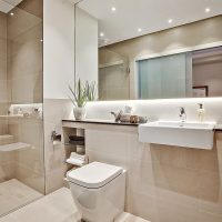 Full-wall mirror in the bathroom of a city apartment