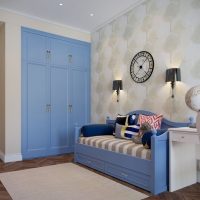 Armoire bleue dans le salon