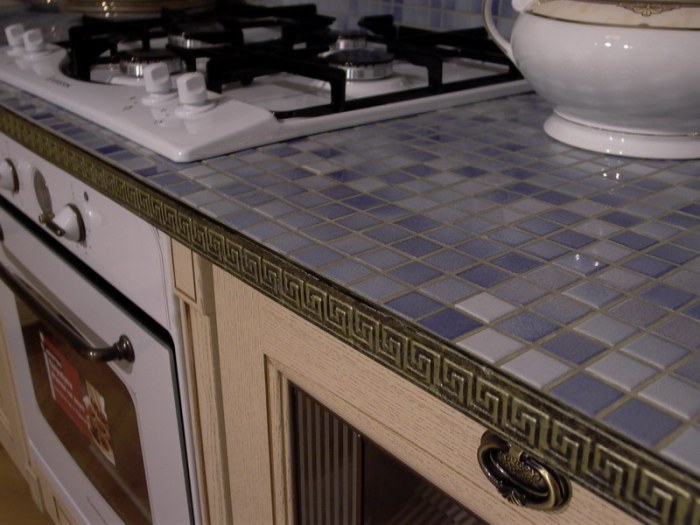 Jenis-jenis worktops dapur dari mosaik.