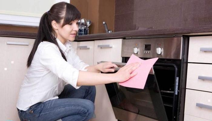 Gas stove cleaning.