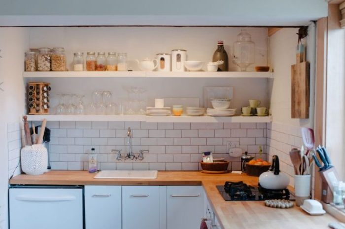 Open shelves in the kitchen design.